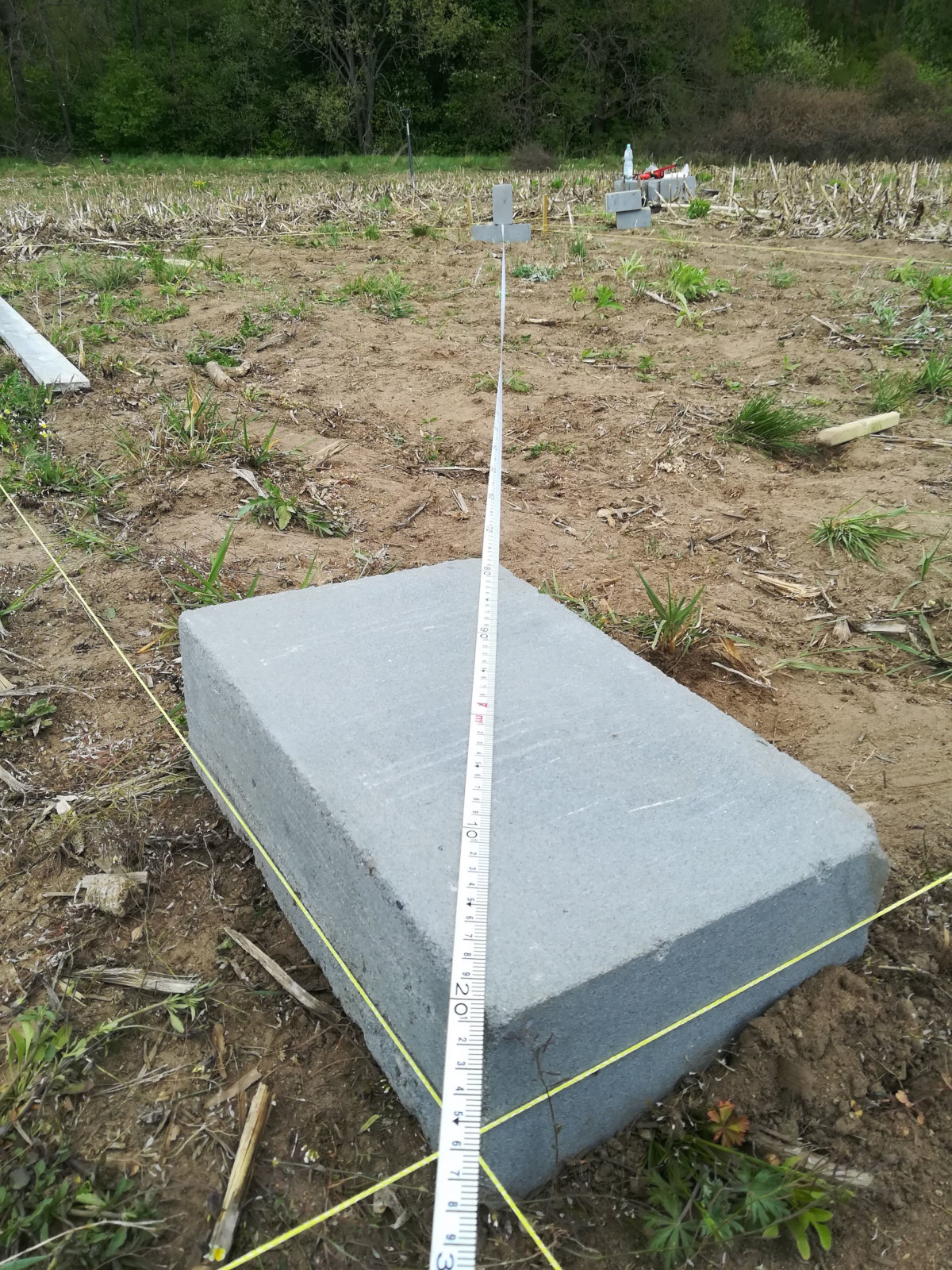 mierzenie przekątnej miedzy narożnikami blaszaka