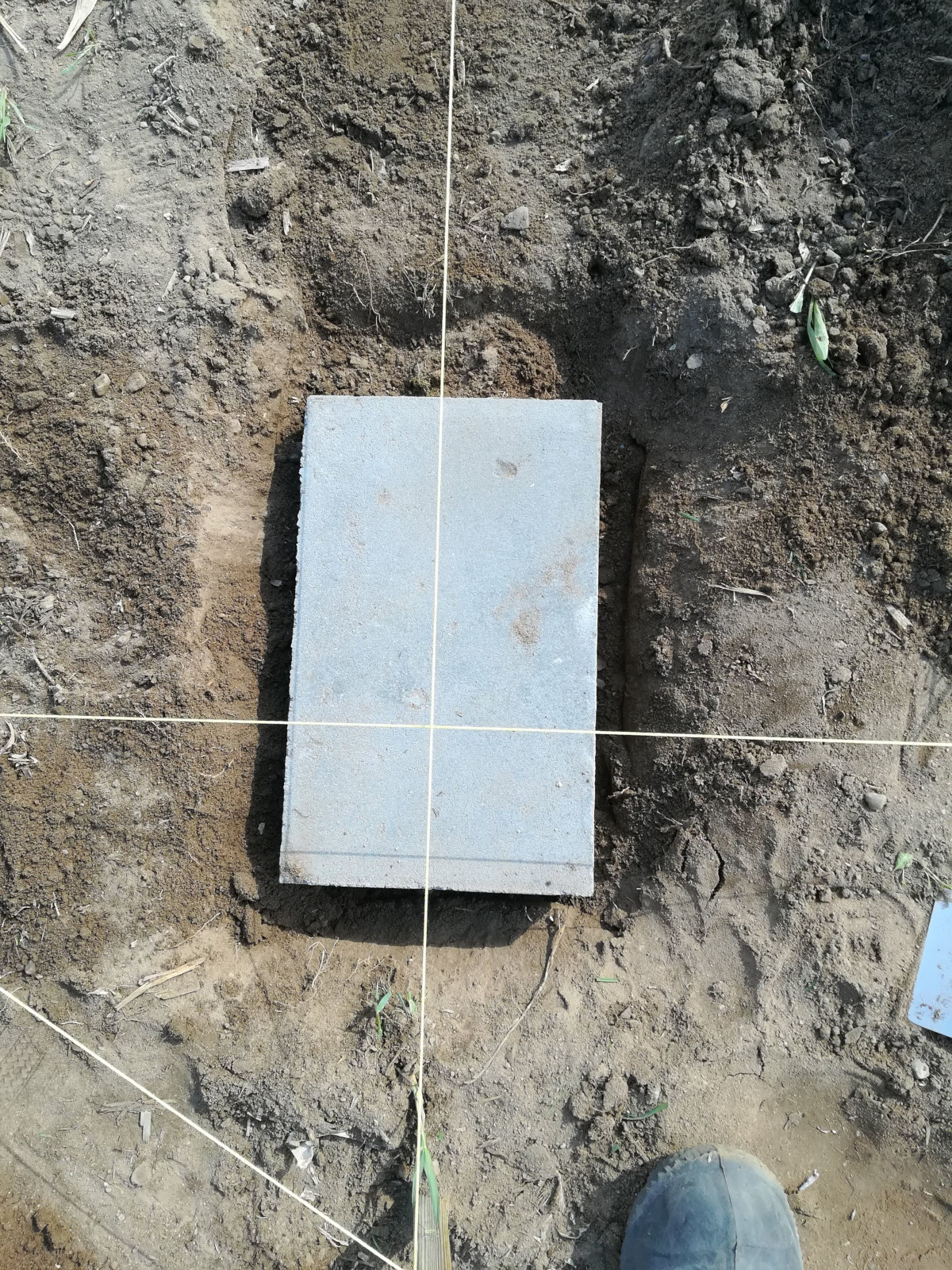 umiejscowienie pierwszego bloczka pod garaż blaszany