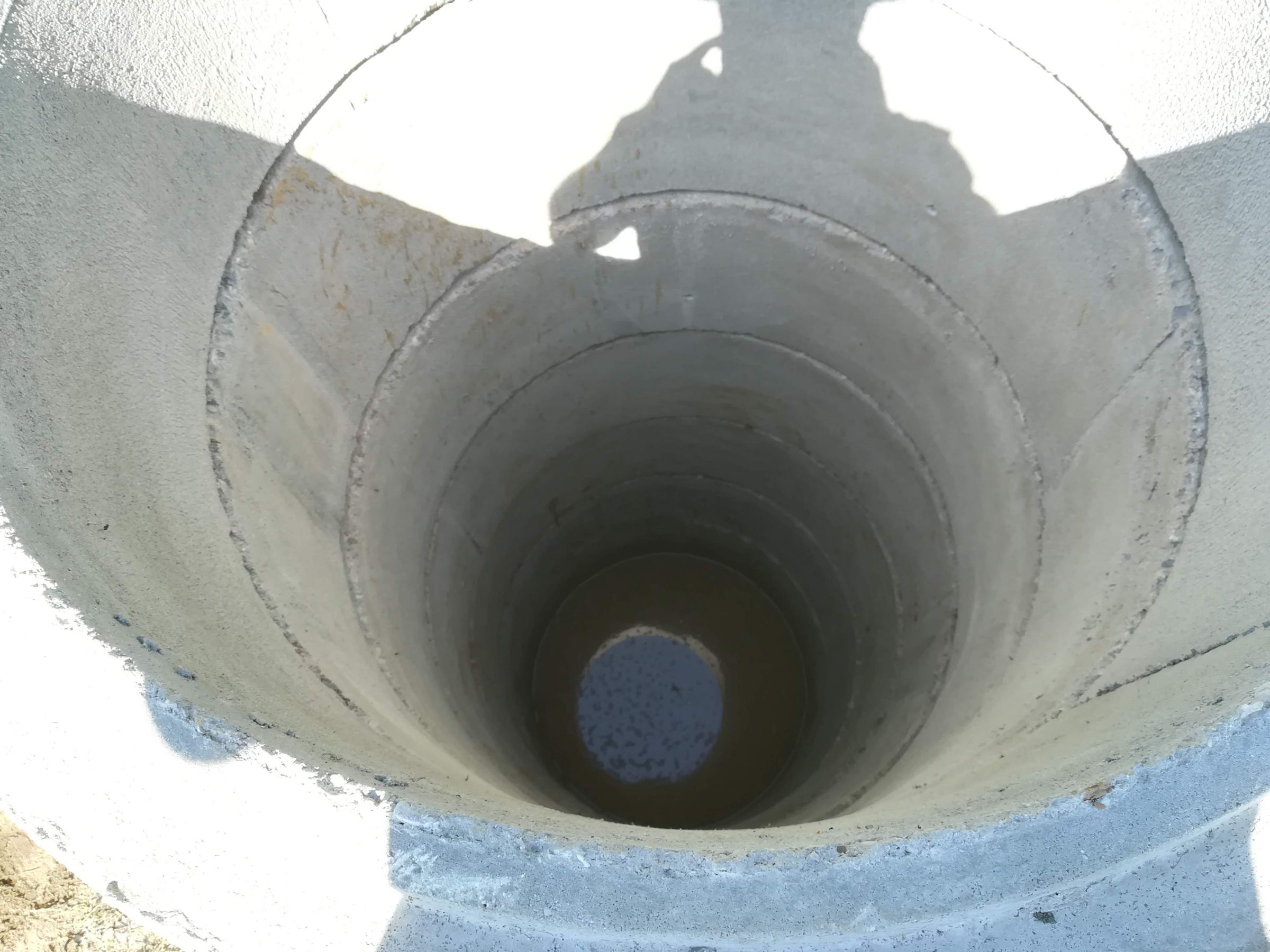 lustro wody w studni